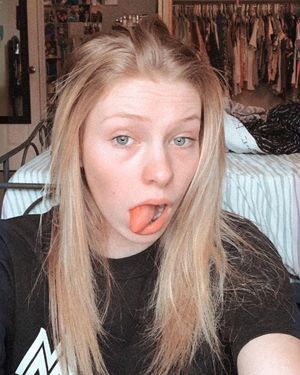 little teen whore selfie