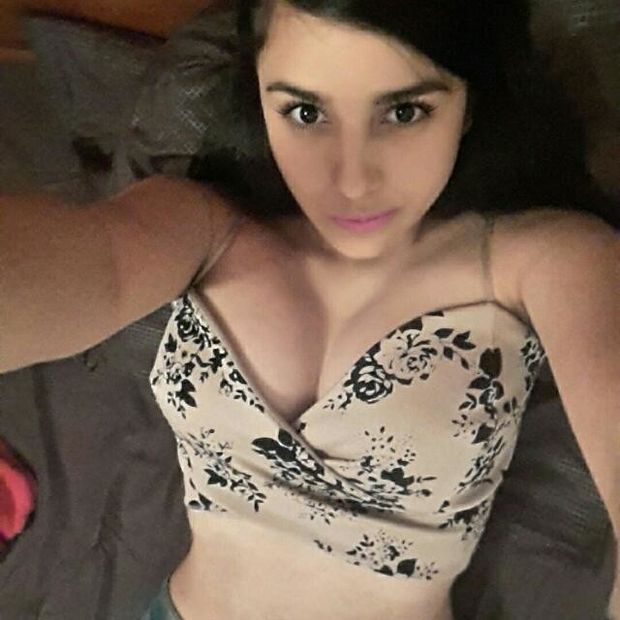 Venezuelan slut 'CQ' nonude with pretty face and tits