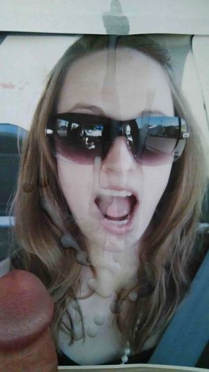 Chick Opens Wide For Cum