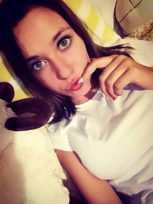 The redhead is tempting to blowjob