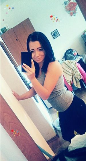 Sarah poses sexy .and how not to jerk a dick