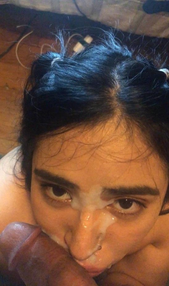 Amateur brunette facialized