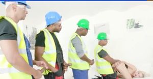 WORK-MEN-RUN-A-TRAIN-ON-RIAS-ASS