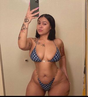 Thick selfie