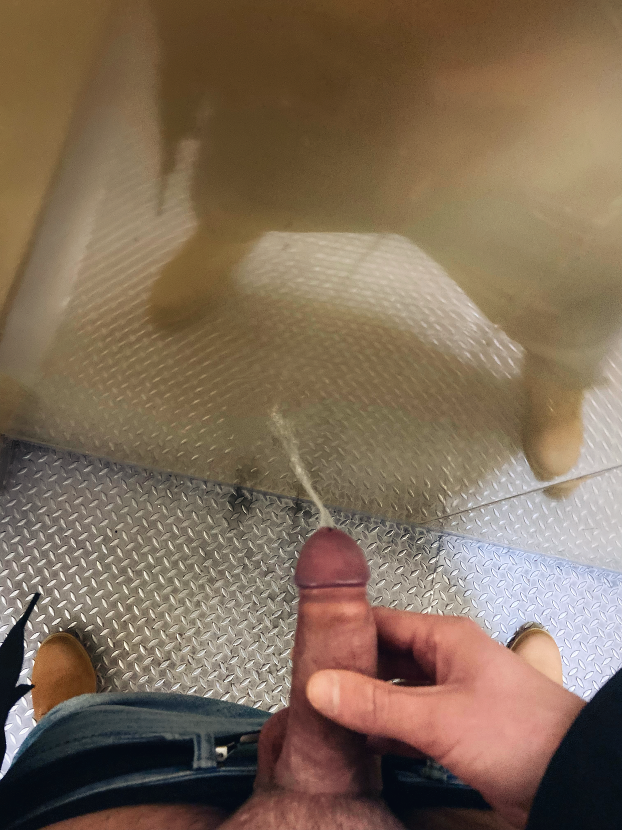 Elevator pee