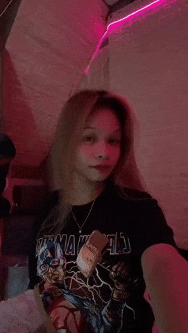 Pinay hottie reveals amazing tits