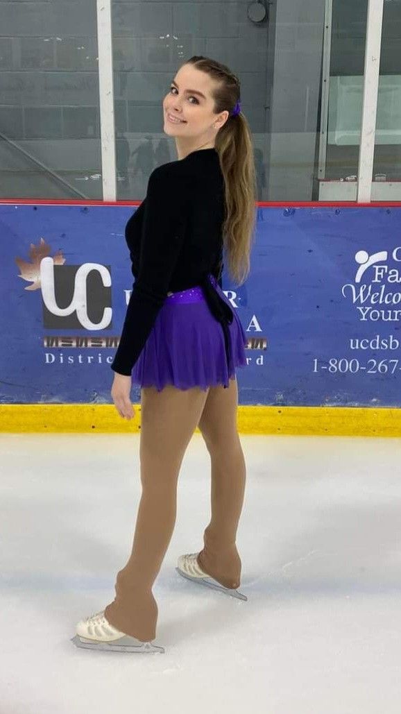 Bella sharing outfit back