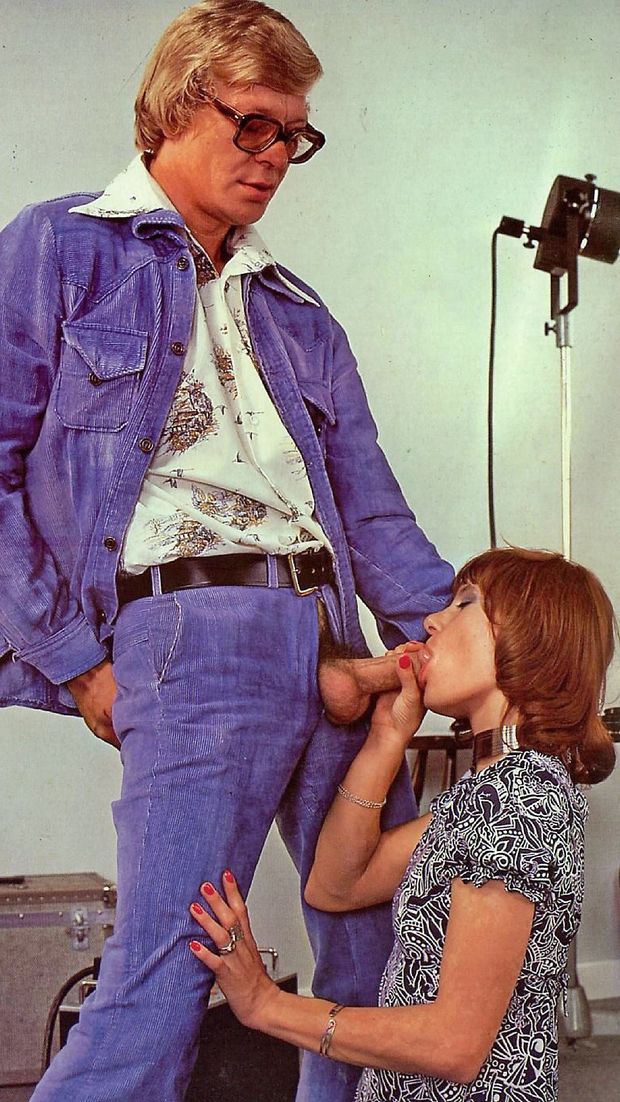 Before the photo shoot, the handsome model has to suck the photographer's cock !