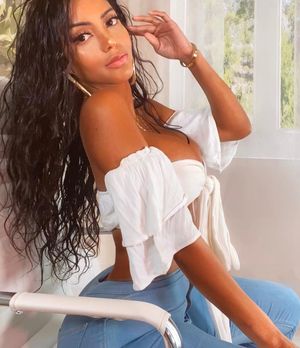 Tatiana Jasbon sur une chaise