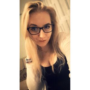 Cumshot Patrycja's face and glasses