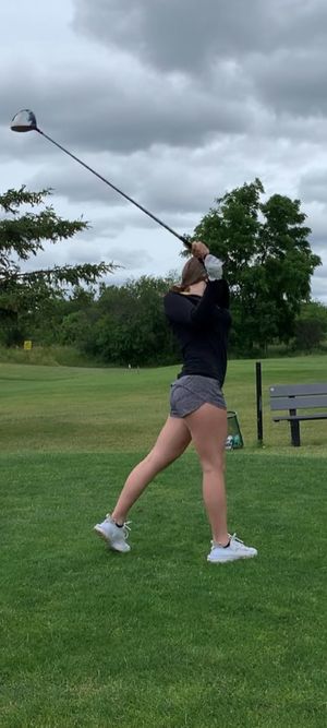 Keyra amazing legs golf swing