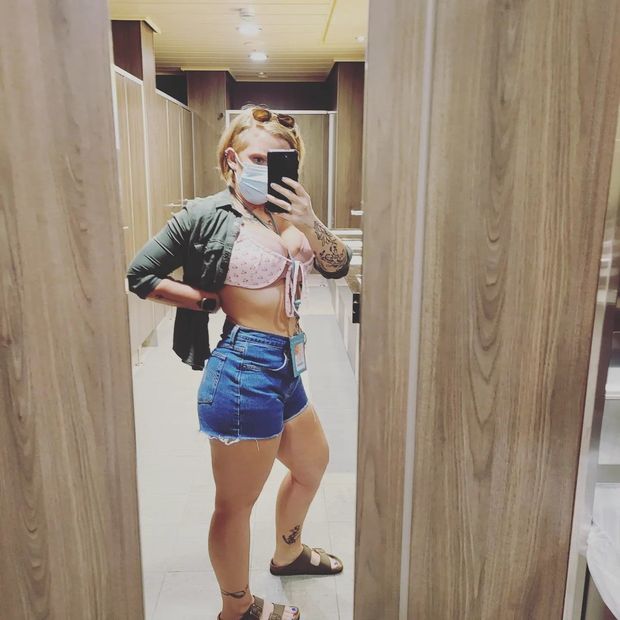 Everyone love a redhead that can throw it back