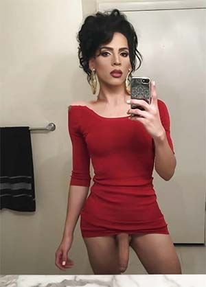 Glamour shemale sur Saint-Cloud 92210 avec bite qui pointe sour la jupe pour rencontre sexe