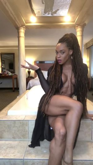 Lola Montez twitter clip