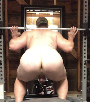 Fuck my ass bareback while I am doing squats  at the gym - Tallahassee, FL