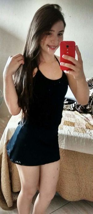 Brazilian teen slut Taise Freitas selfie