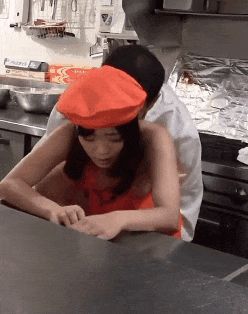 Chef teach her student how to make a Cream-Pie