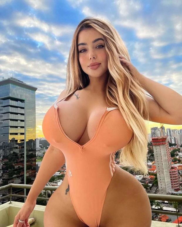 Big tits bimbo