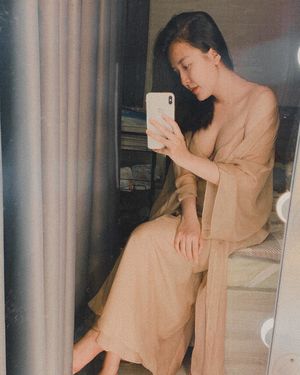 Asian Vietnamese Selfie - Kiều Max