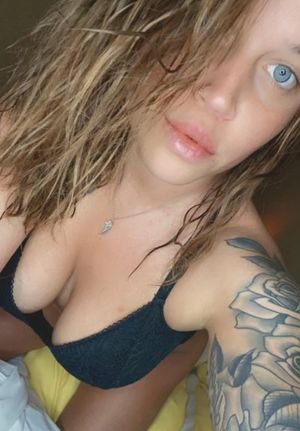 Nice cleavage beauty eyes