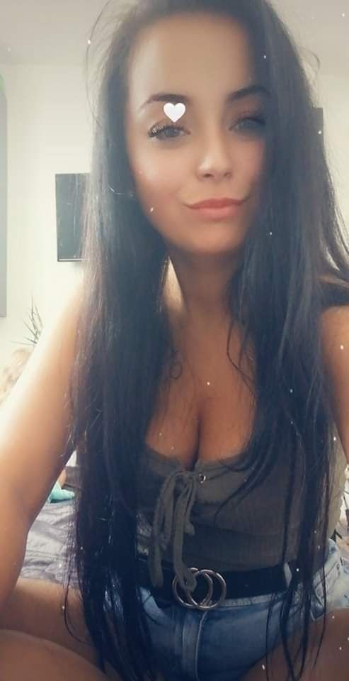 Nice Agatha neckline