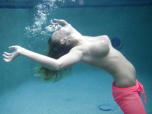 Underwater babes