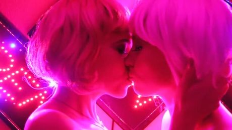 P R E T T Y L I G H T S