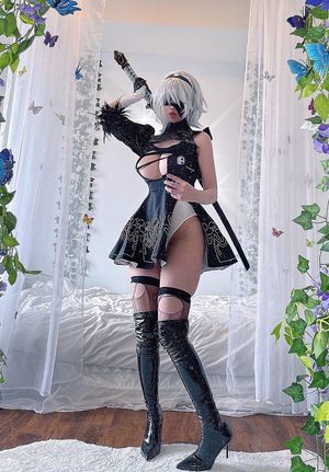 Stunning 2B cosplay