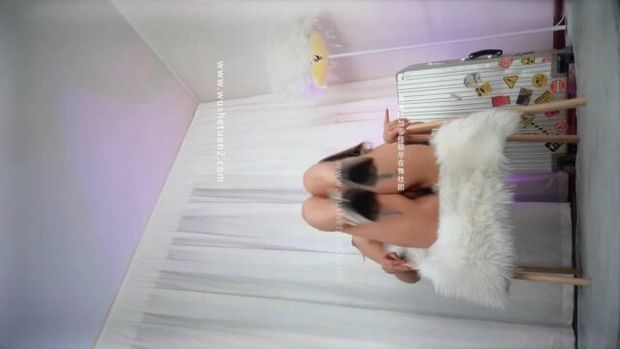 showing pussy in skimpy outfit 0:34 is best