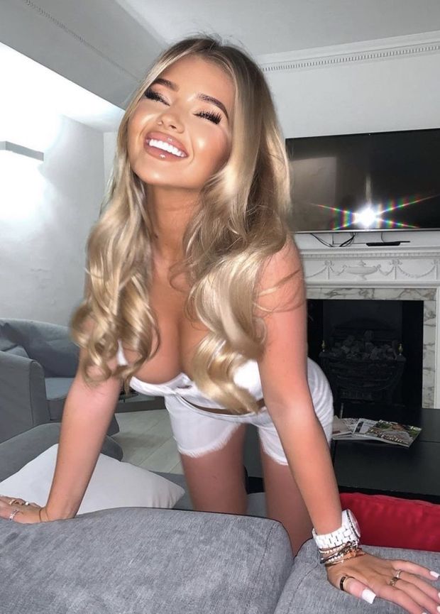 mia woodhall beautiful smile