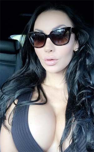 Bimbo transex sur Strasbourg dans le Bas-Rhin avec corps et gueule de star !