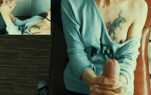 He's fucking her hands