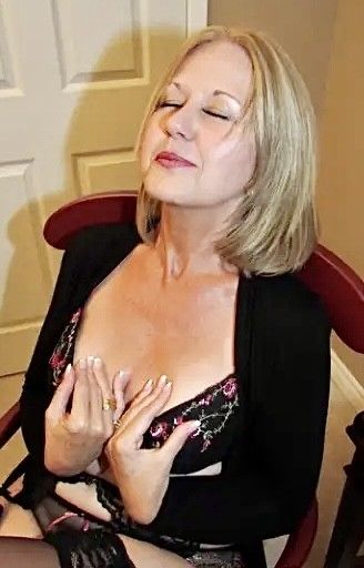 Imagining your hard cock buried deep in my creamy pussy… ❤️
