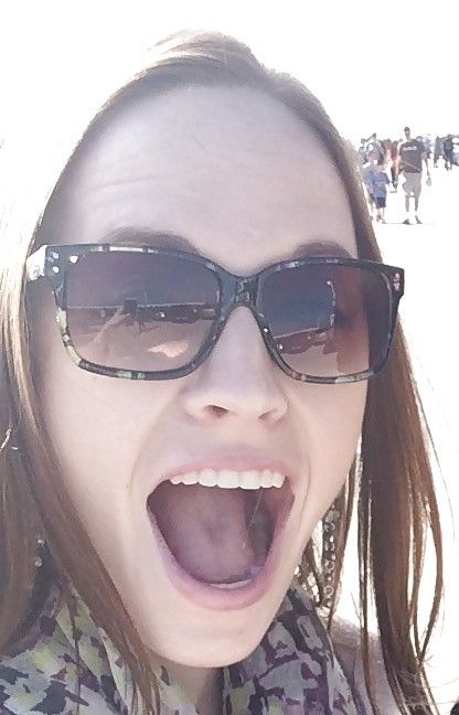 Gorgeous Chick Opens Mouth Wide, Ready for Cumshot