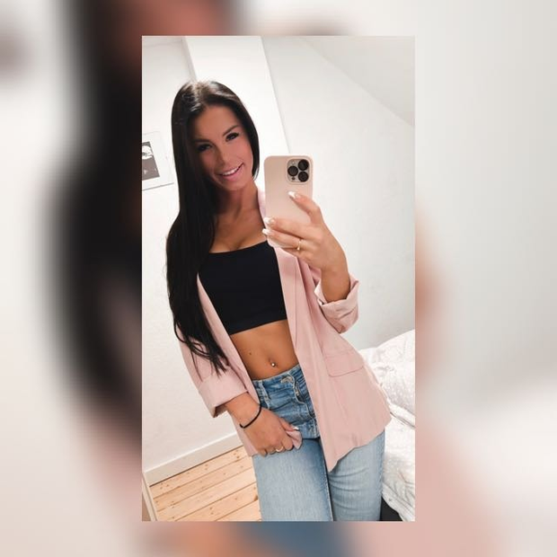 Fit teen babe