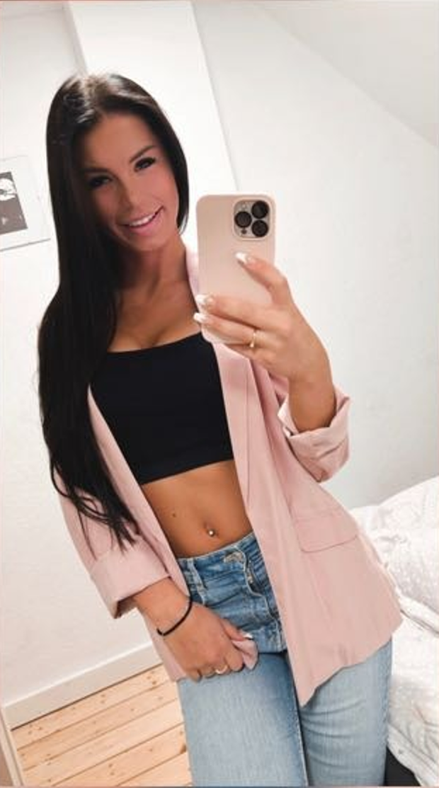 Fit teen babe