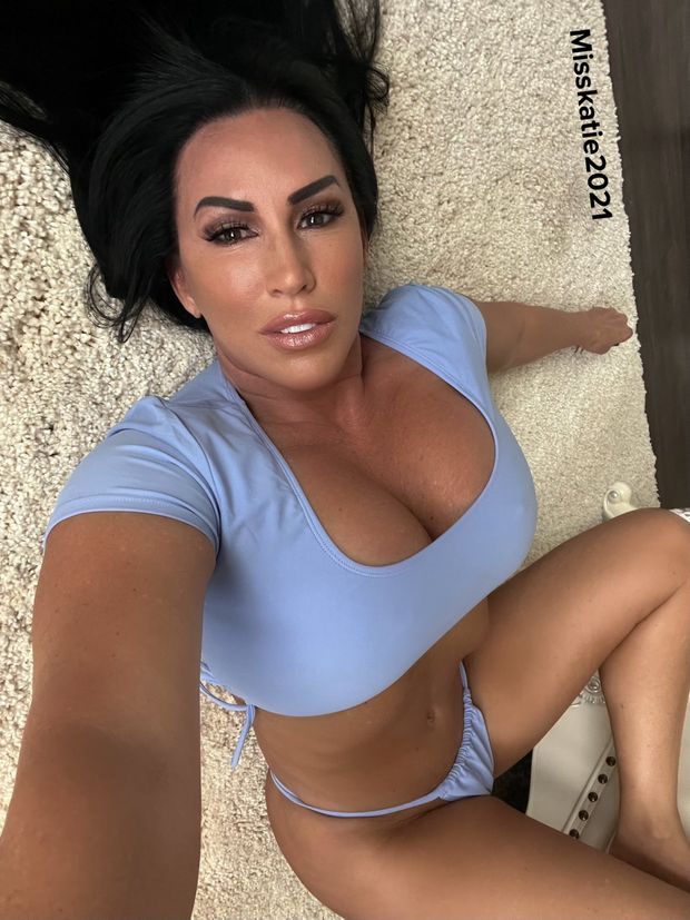 Katie selfie