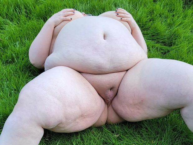 girlfriend showing pussy and belly outdoors