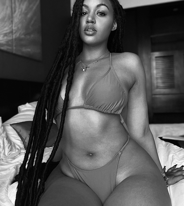 Ebony beauty in bikini (black/white pic)