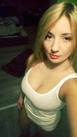 hot 24-year-old Marlena (the dick hardens by itself)