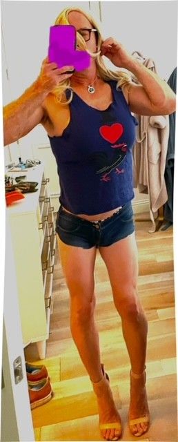 I LOVE SUCKING BIG DICK!