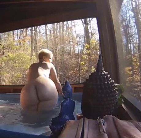 If this was my bitch I'd fuck that fat ass to pieces