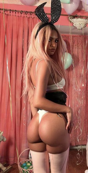 Emily Ratajkowski and her amazing ass wishing you a happy Easter