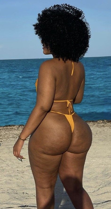 BEACH BABE