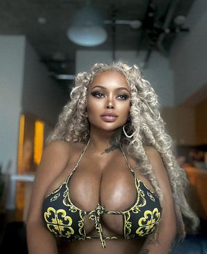 Raychiel and her Beautiful Cleavage