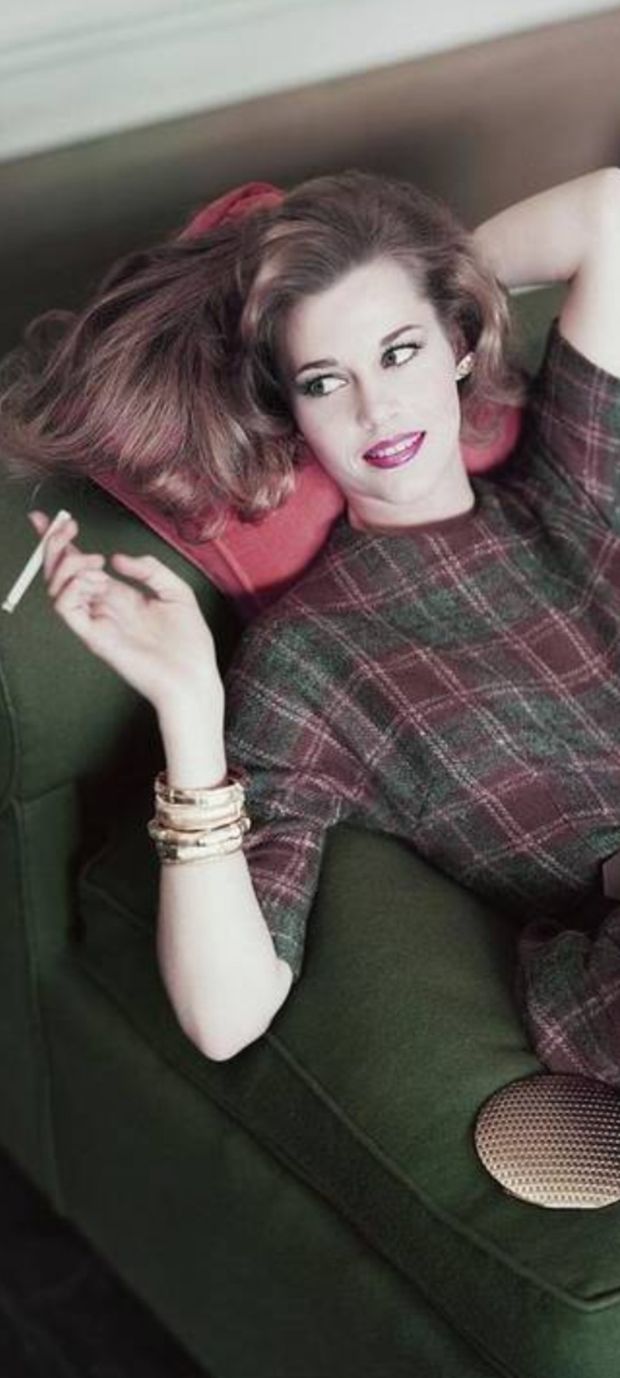 Jane Fonda smoking!❤️