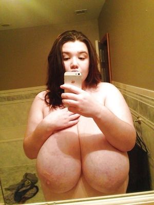 If this was my bitch I would not stop swinging those udders