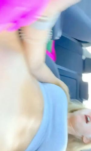 I luv to play with my pussy in my car too
