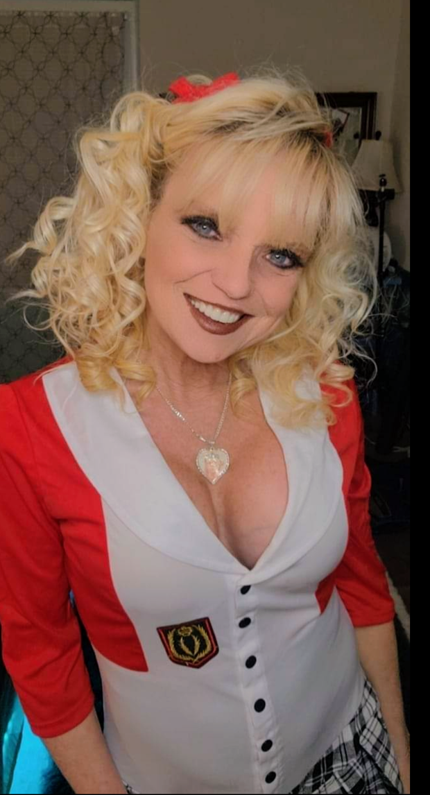 Ann looking stunning in this picture!