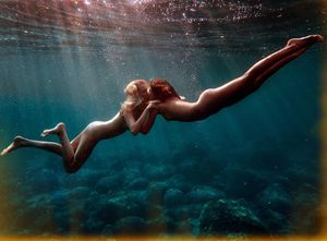 Underwater kiss